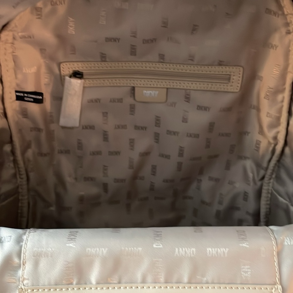 NWT DKNY QUILTED BACKPACK ARMY GREEN - Picture 5 of 8